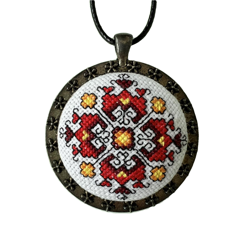Колие с ръчна бродерия "Закрила"